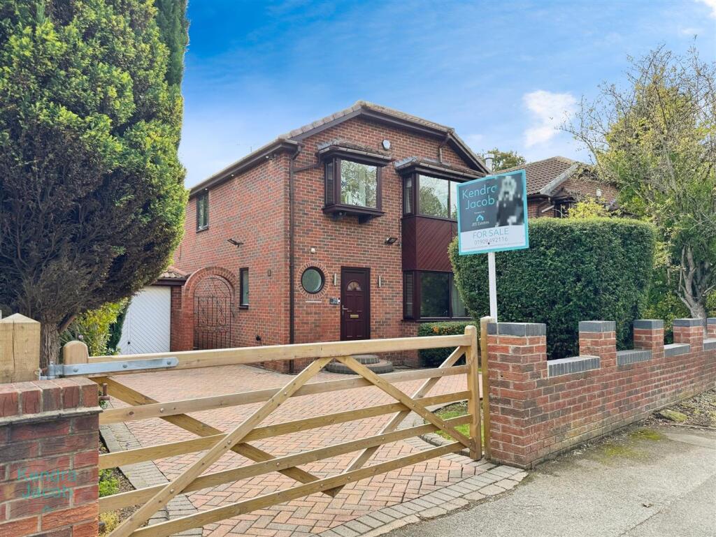 4-bed detached on Hollings Lane, Ravenfield, Rotherham, £400,000