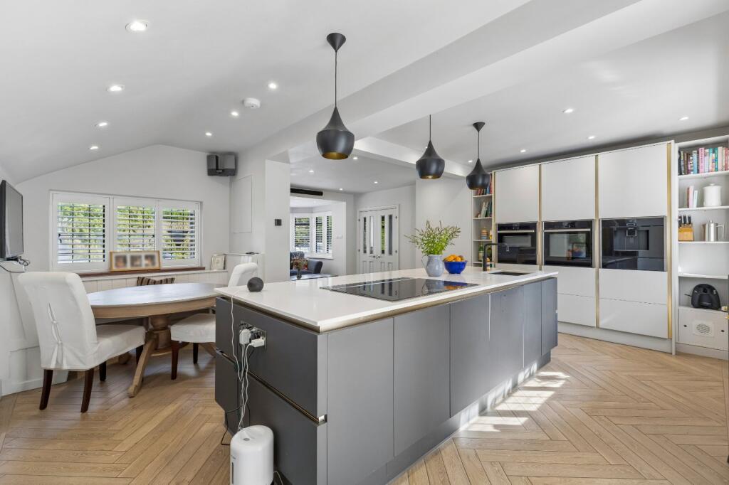 House in Kingston upon Thames - More