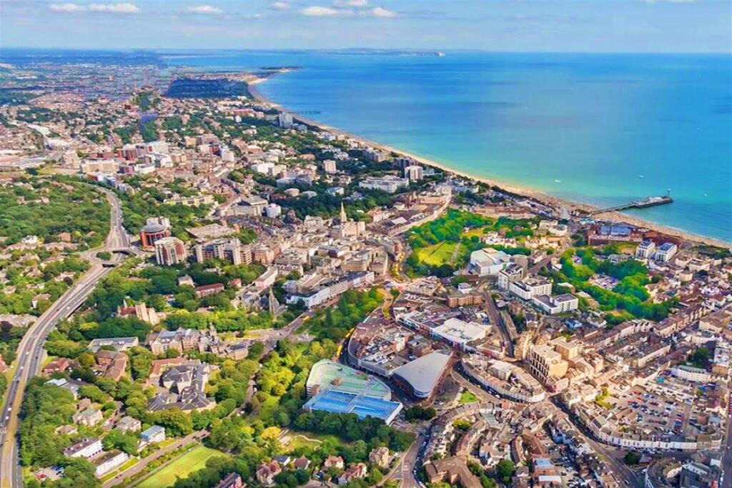 House in Holdenhurst, Littledown, Bournemouth - View 4