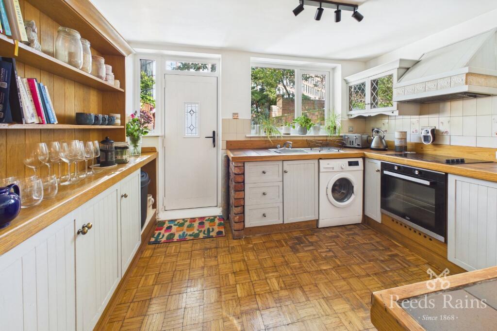House in Stockport, Heaton Chapel - More