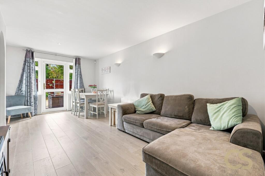 Apartment in Broxbourne, Cheshunt - View 2