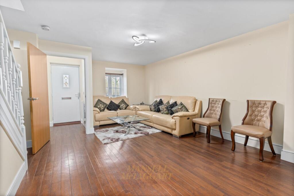 Brookfield Drive, Horley, RH6 photo 2