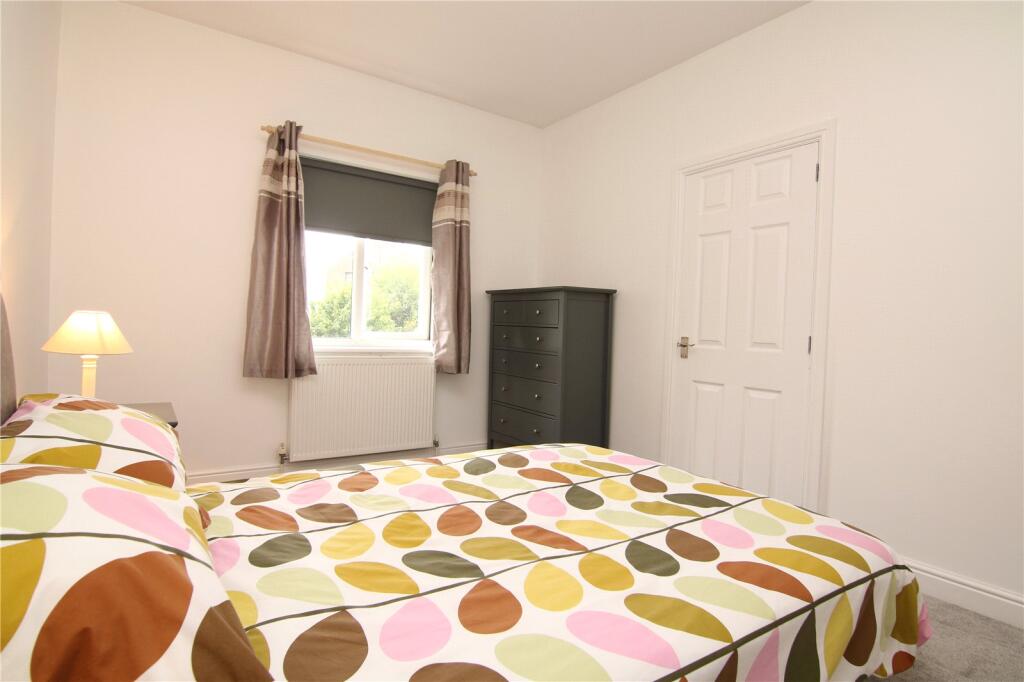 Apartment in Bradford, Steeton with Eastburn - View 4