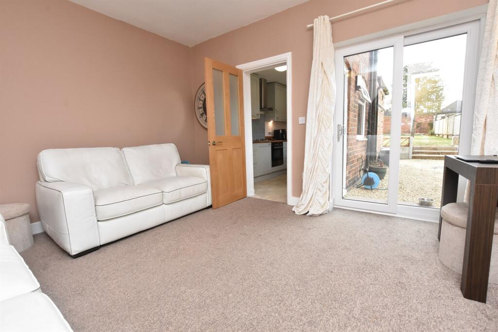 House in Swadlincote, Church Gresley - View 3
