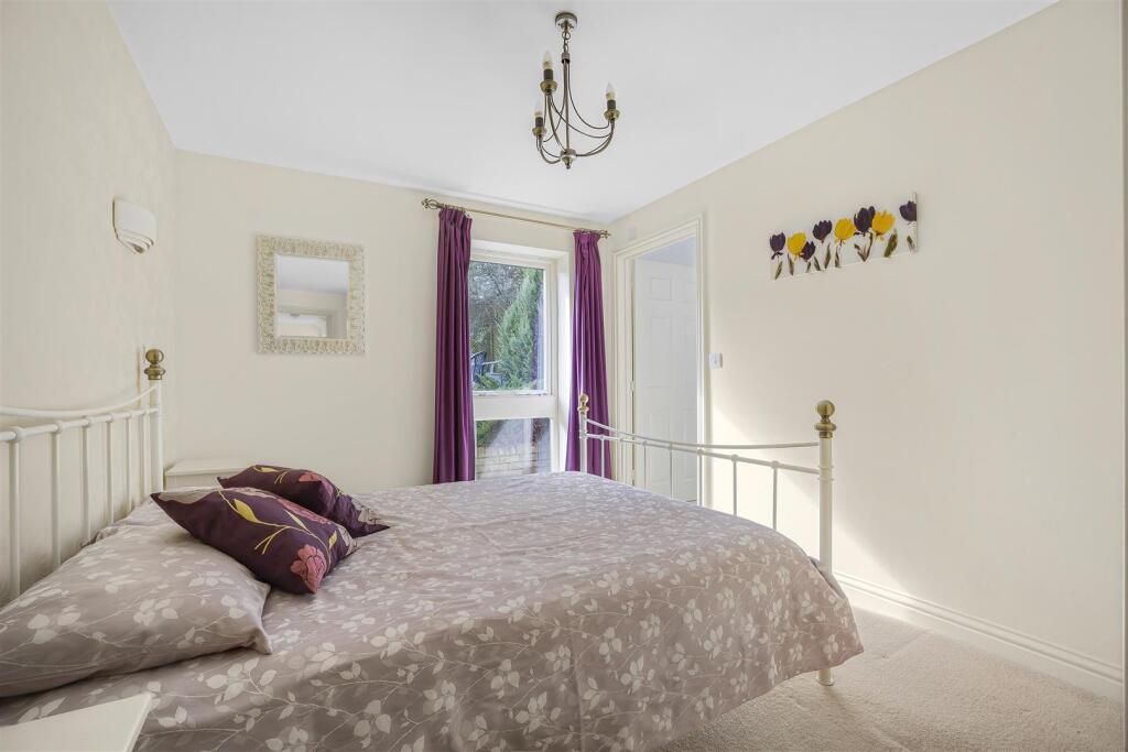 House in Gloucester - View 4