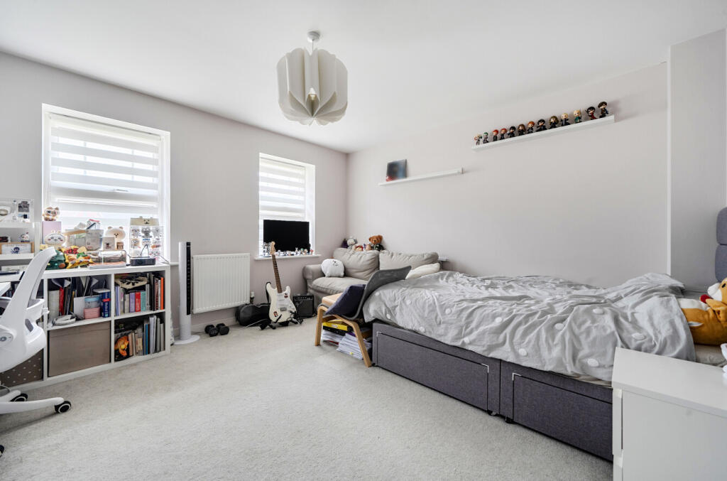House in Wokingham - More