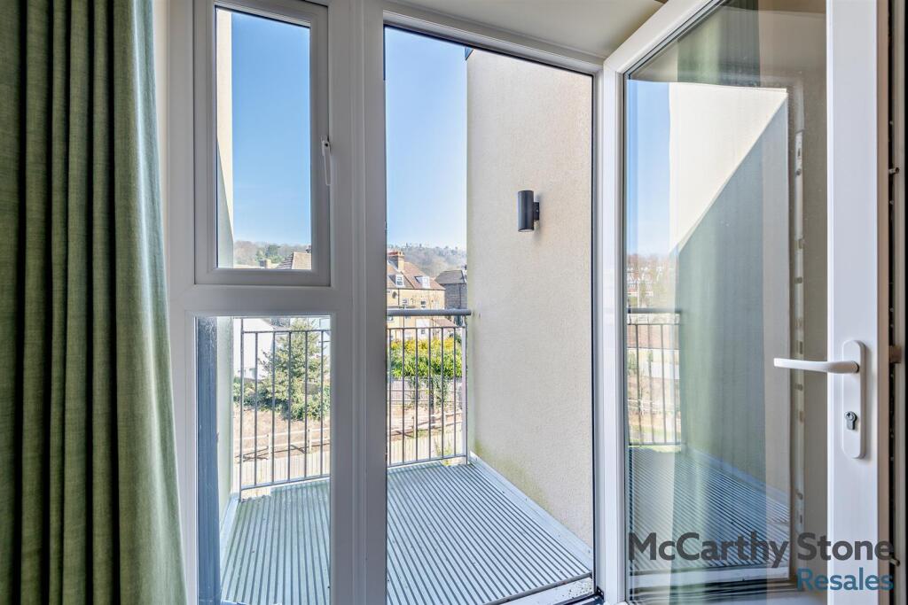 Apartment in Dover - View 3