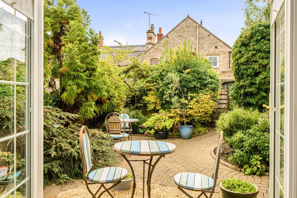 House in Gloucester - View 4