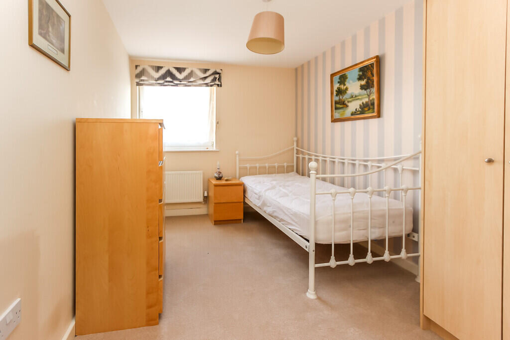 Apartment in Northampton - More