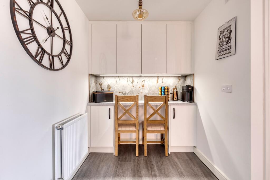 Apartment in Crewe, Shavington cum Gresty - View 5