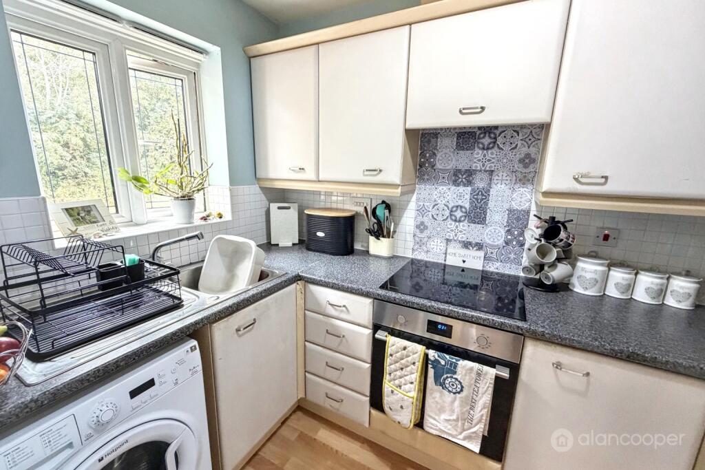 House in Nuneaton and Bedworth, Warwickshire - View 4