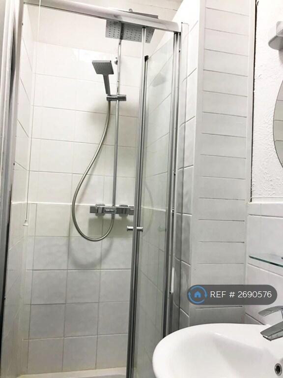 1 bedroom house share for rent
