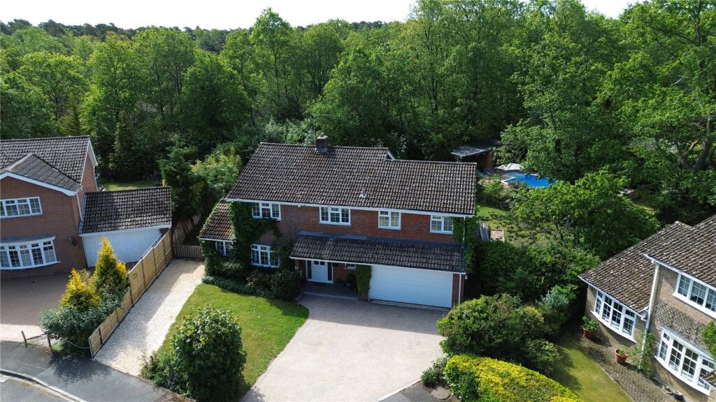 5-bed detached on Sun Gardens, Burghfield Common, Reading, Berkshire, RG7, £900,000