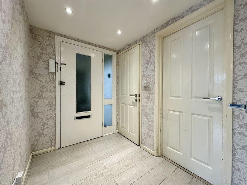 Apartment in Luton - More