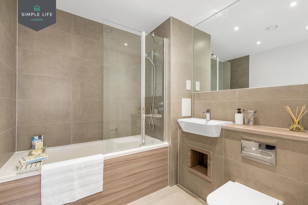 Apartment in Romford - View 3