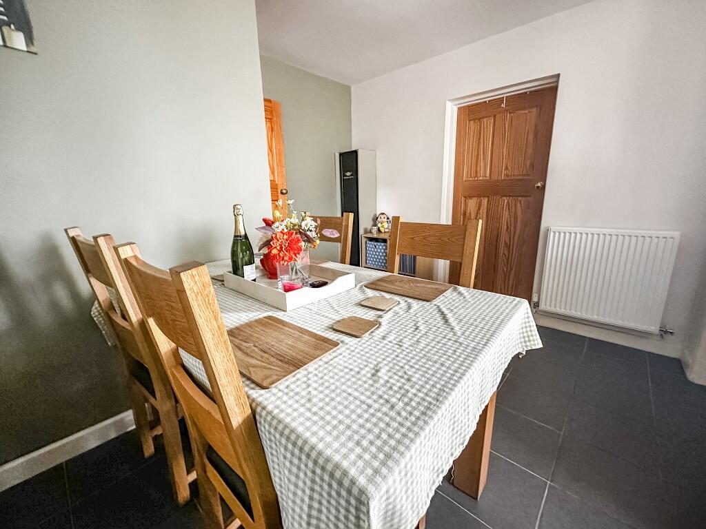 Folly Drive, Highworth photo 4