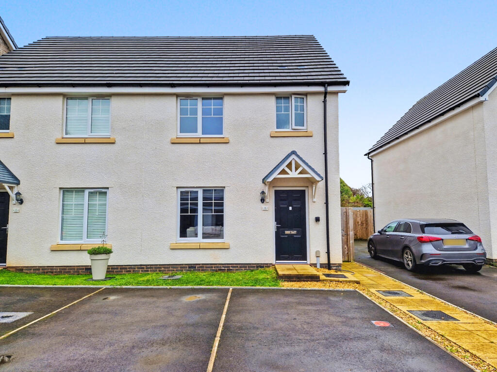 3-bed semi-detached on Llys Penfro, Newton, Porthcawl, CF36 5NQ, £319,950