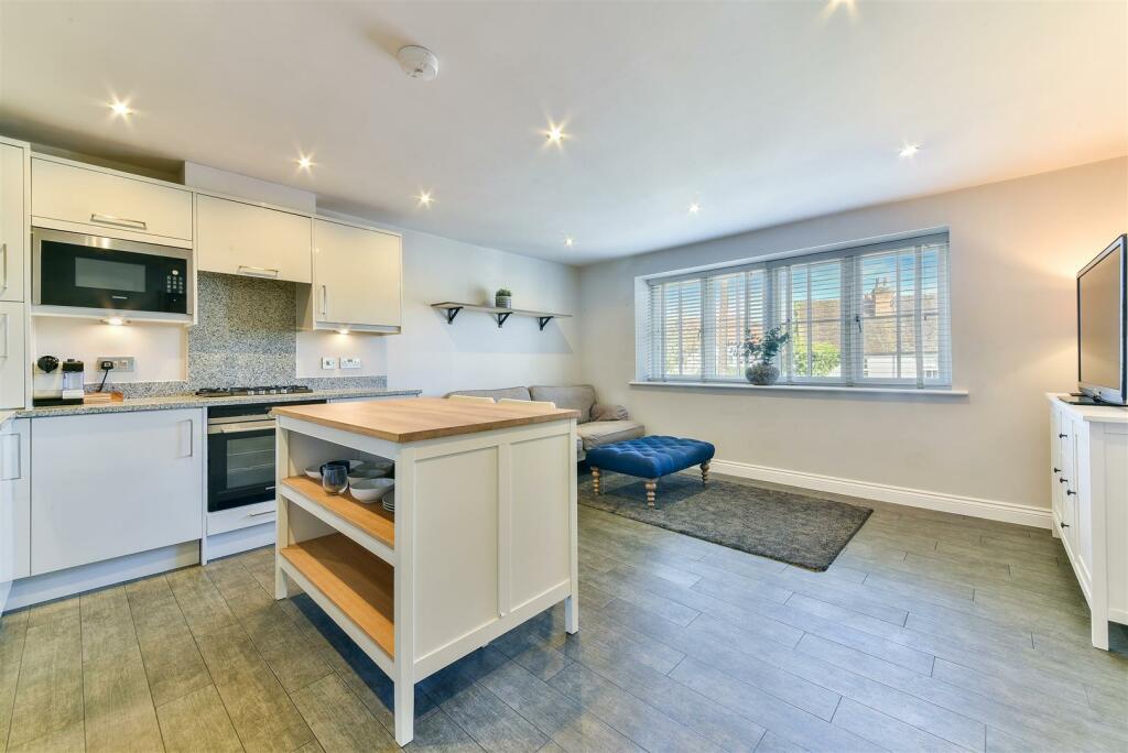 House Prices in Chequers Lane, Walton On The Hill, Tadworth