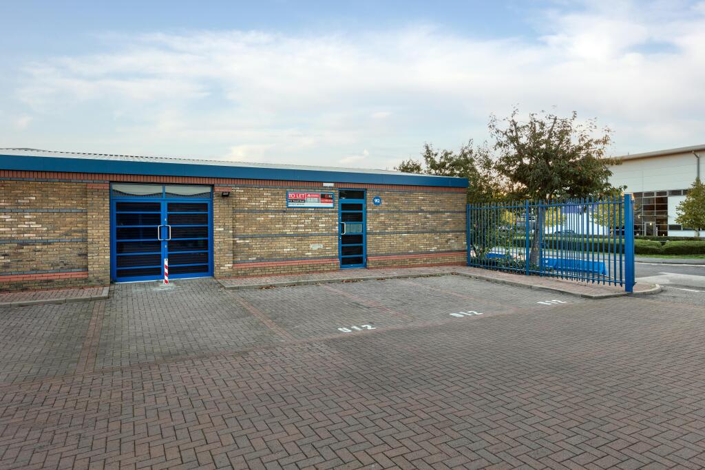 2022- 912 Yeovil Road - STE-229158.jpg