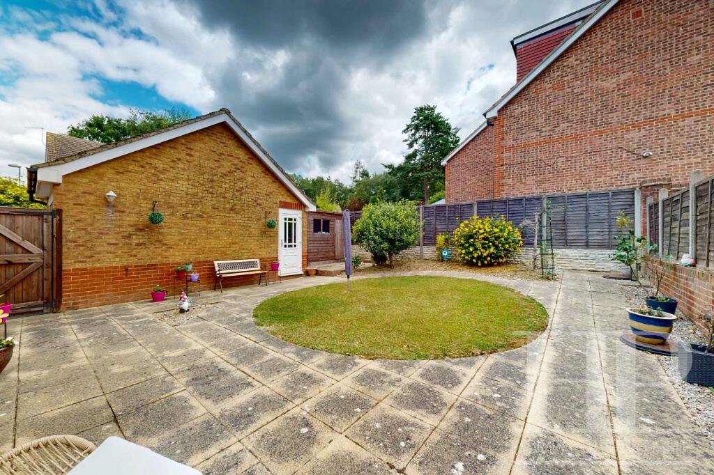 House in Crawley, Maidenbower - View 4