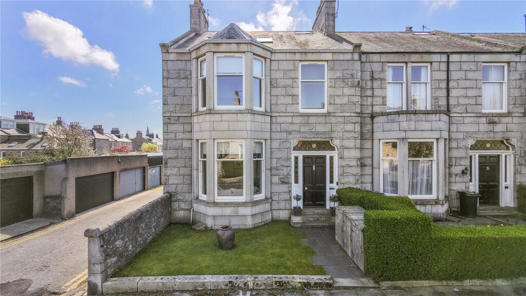 Main image of property: 3 Carlton Place, Aberdeen, AB15 4BR