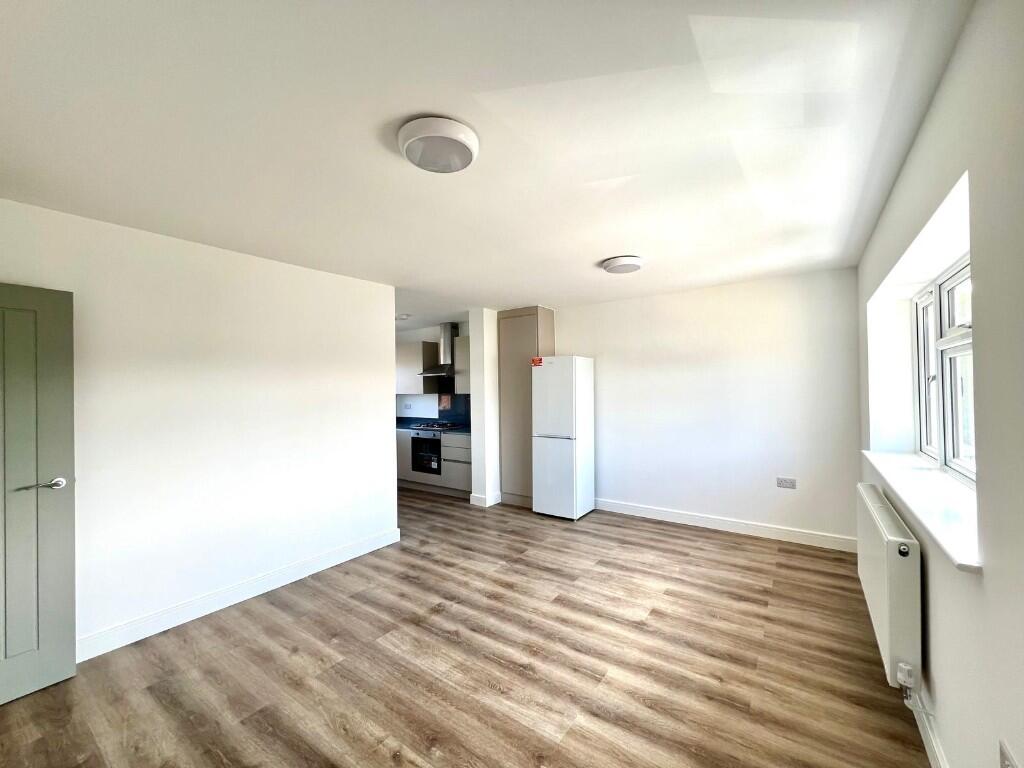 Apartment in Watford - View 4