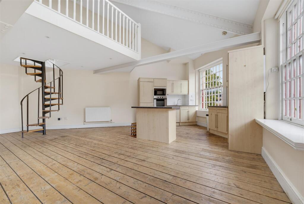 Apartment in Southall - View 5