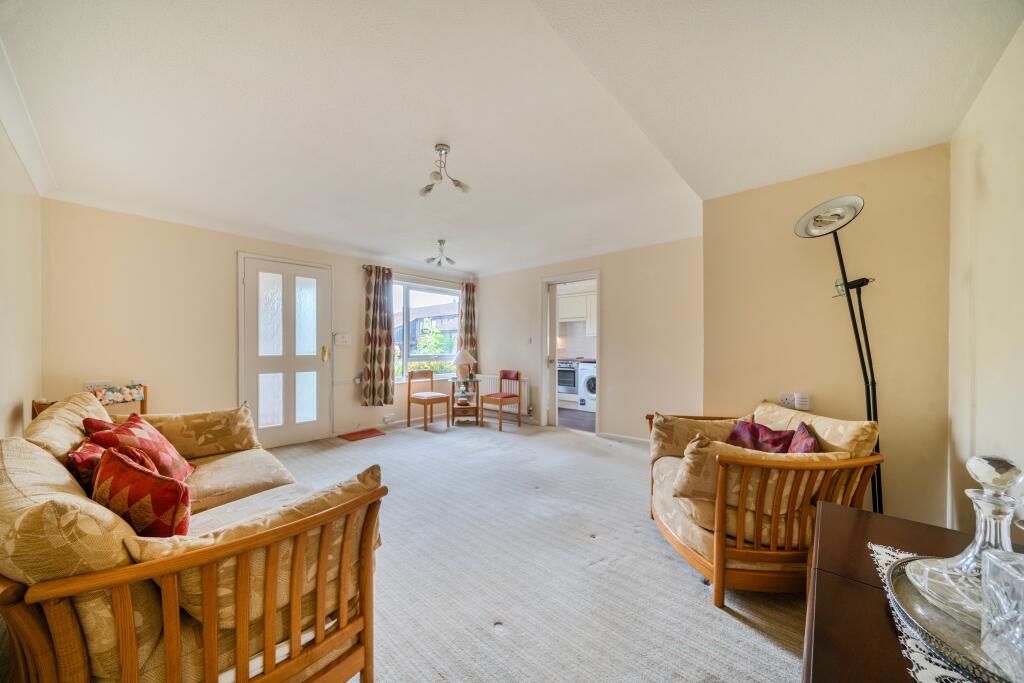 25, Roding Close, Elmbridge Village, Cranleigh, GU6 photo 3