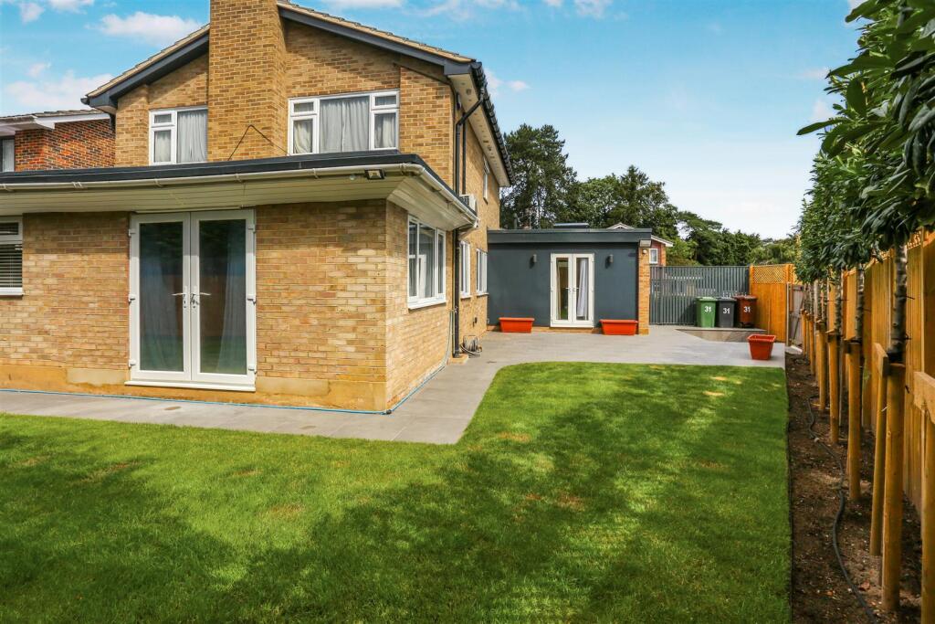 North Acre, Banstead photo 3
