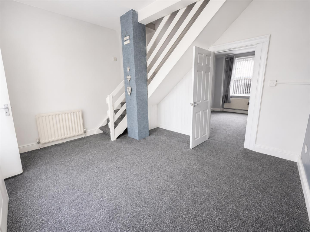 House in Oldham, Greater Manchester - View 3