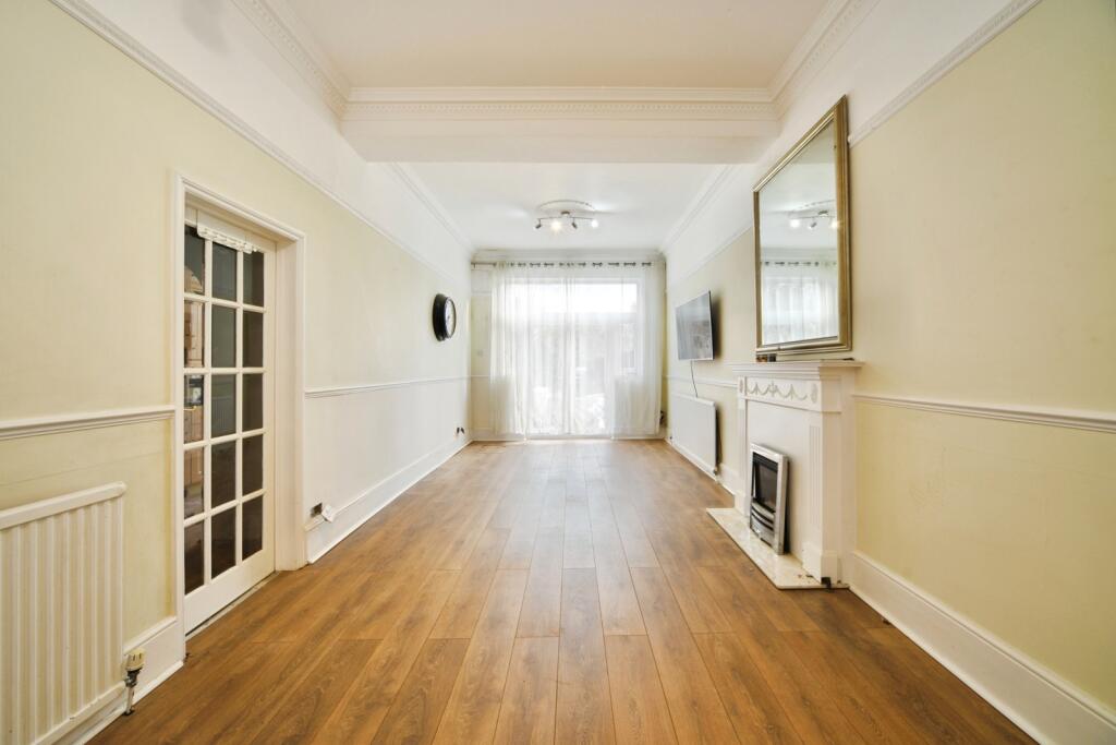 Park Road, LONDON, London, E12 photo 3