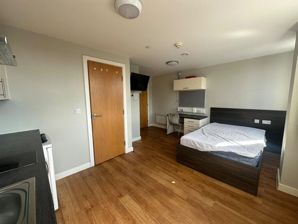 Apartment in Sheffield, South Yorkshire - View 4
