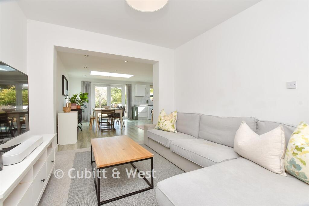 House in Mole Valley, Fetcham - View 2