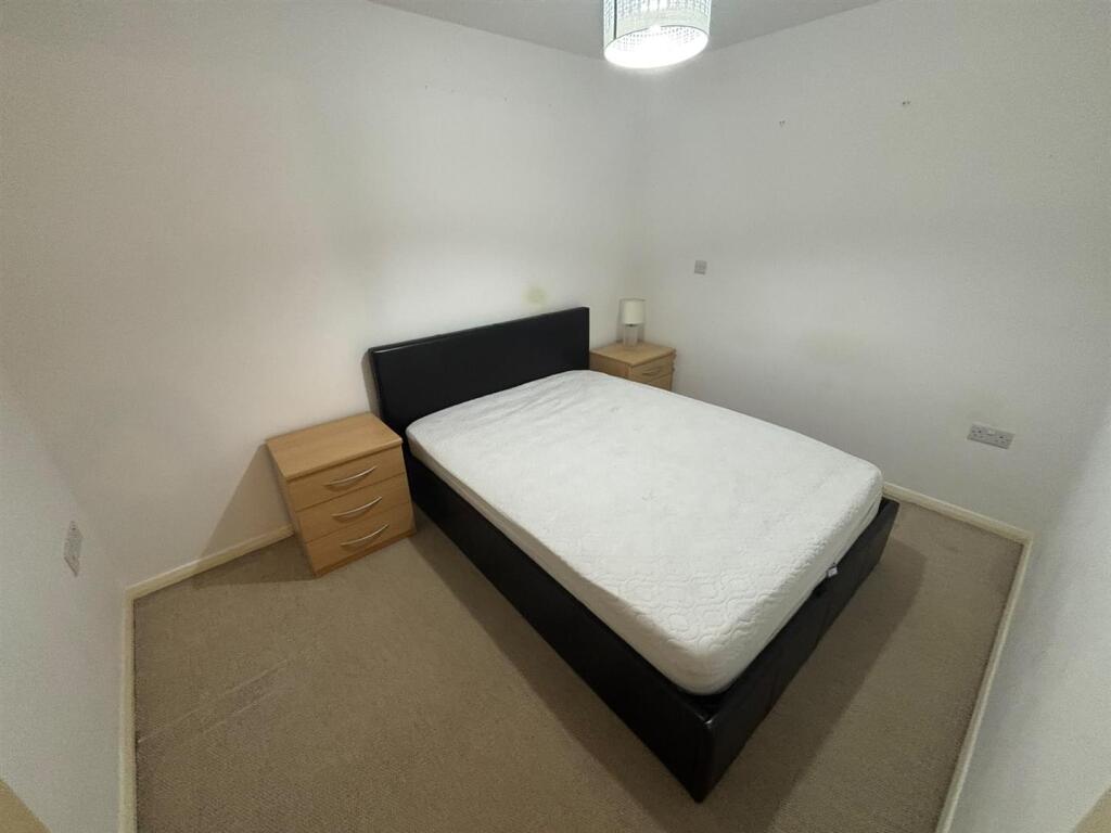 Apartment in Newcastle upon Tyne - View 4