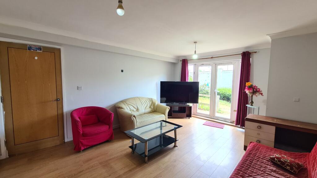 Dominion Close, Hounslow, TW3 - View 5
