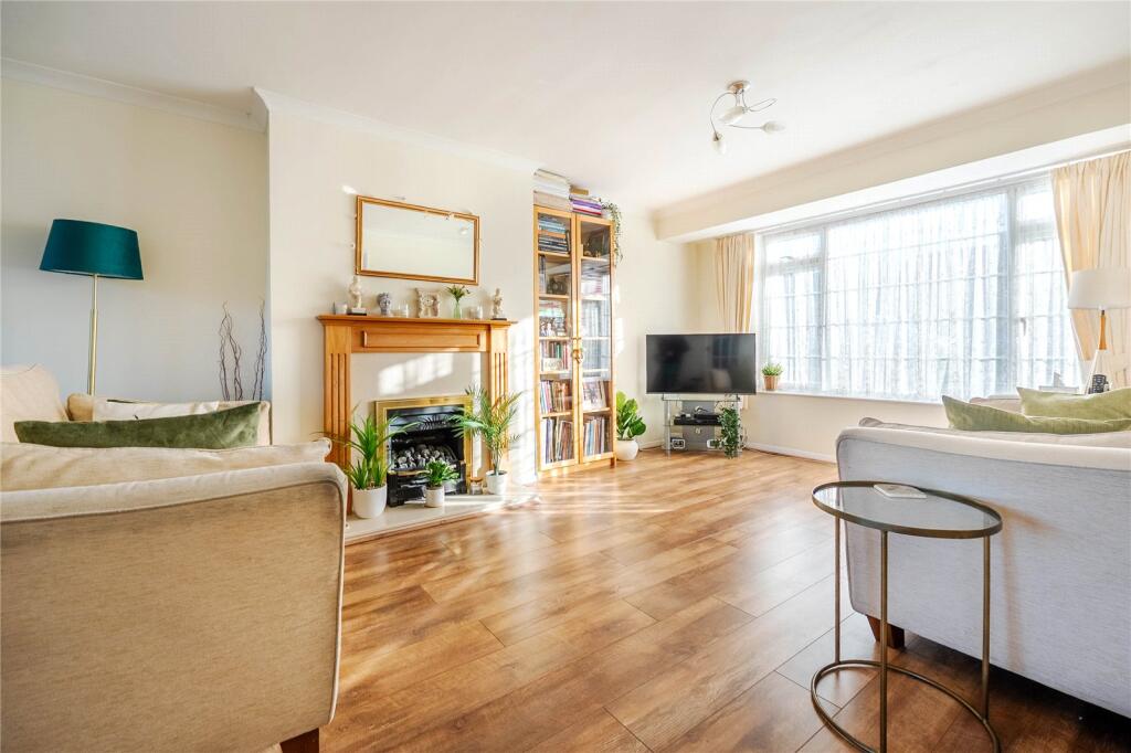 Hadrian Avenue, Dunstable, Bedfordshire, LU5 photo 2
