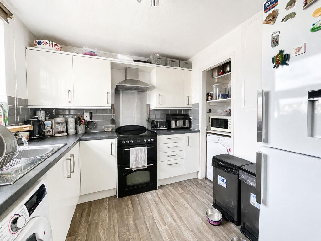 Apartment in Southend-on-Sea - View 3