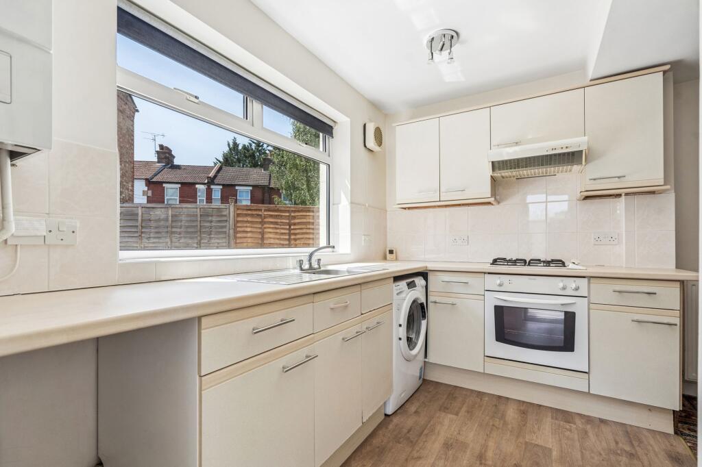 Apartment in Watford - View 4