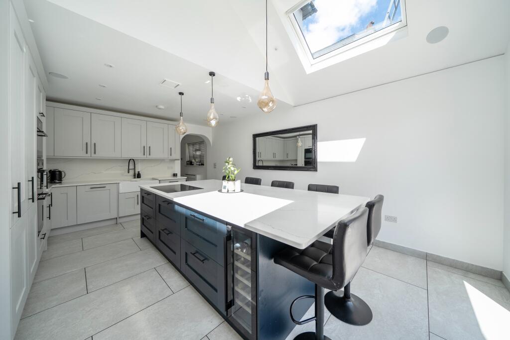 House in Guildford, Pirbright - View 5