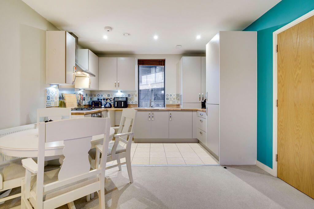 Apartment in Croydon - More