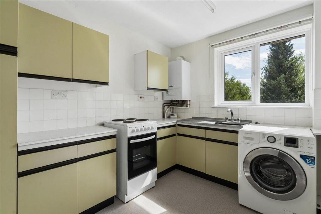 Apartment in Denham Green, Denham - More