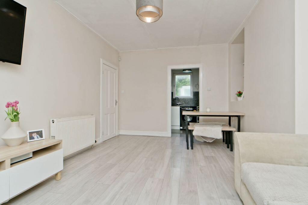 26 Stenhouse Avenue, Stenhouse, Edinburgh, EH11 3HZ - View 3