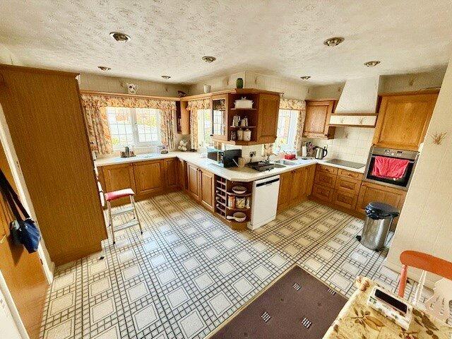 32, Areley Court photo 2