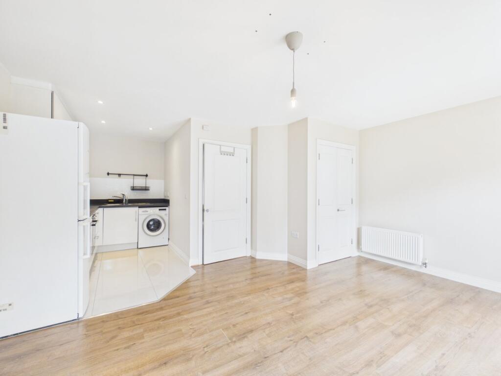 Apartment in Twickenham - View 5