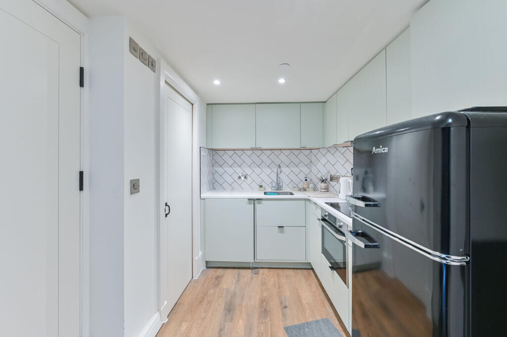 Apartment in London - View 5