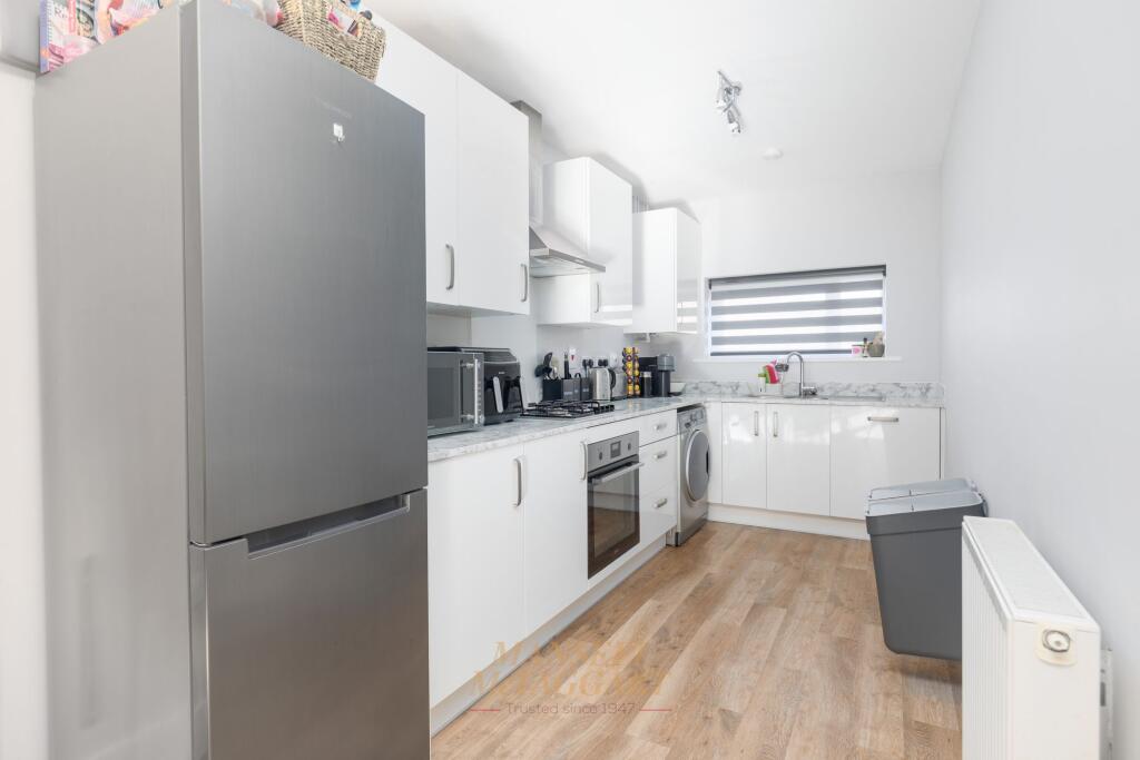 Thursby Close, Copthorne, RH10 photo 3