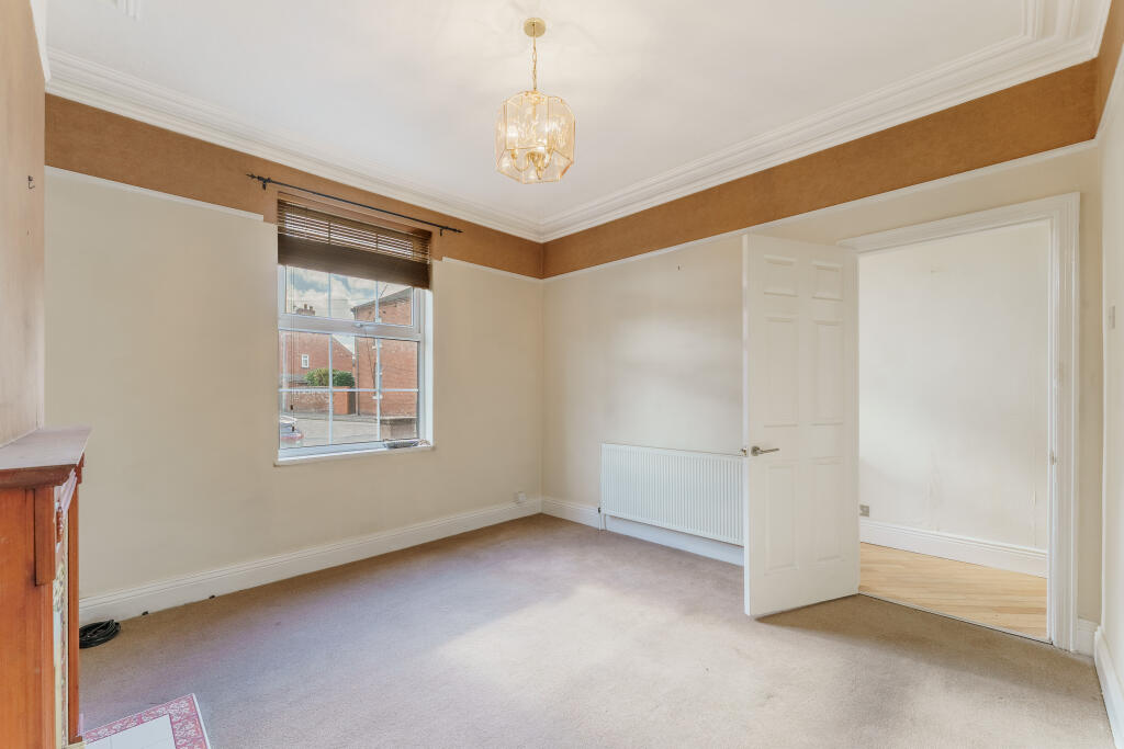 House in Wakefield, Round Hill, Cutsyke - View 3
