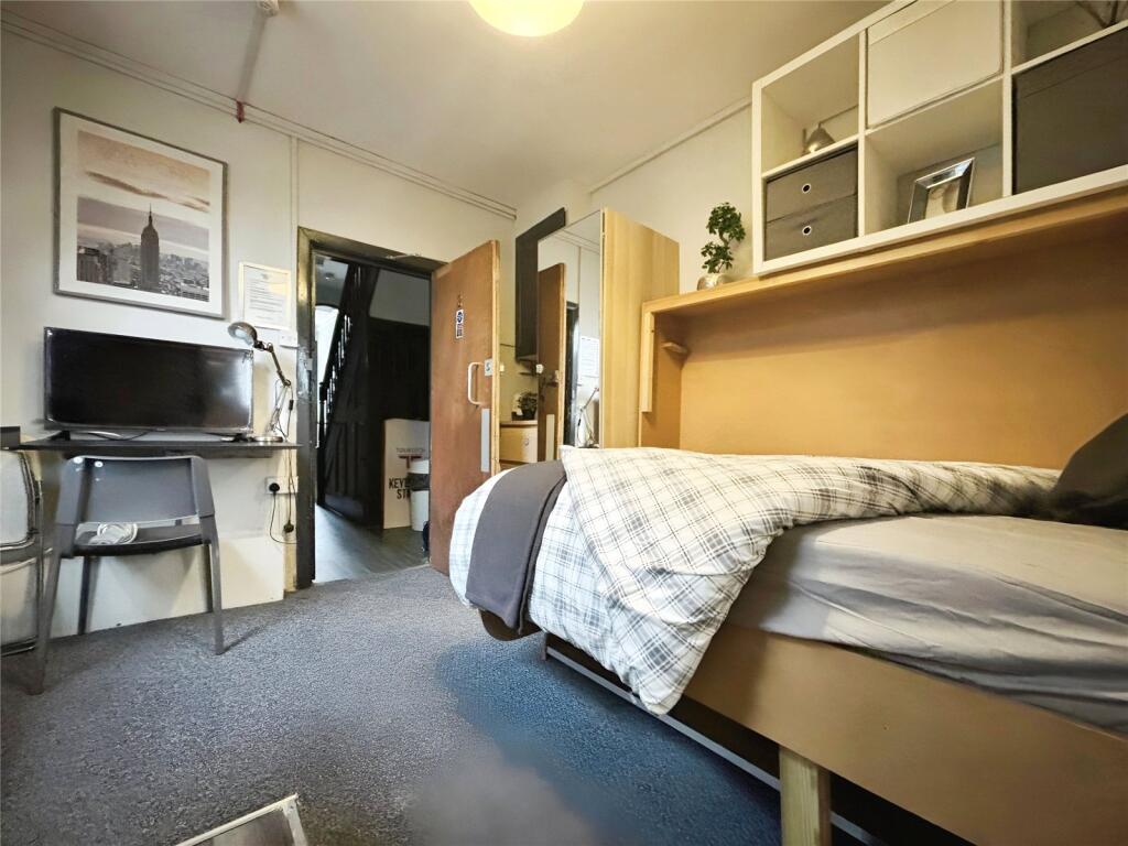 Apartment in Southampton - View 4