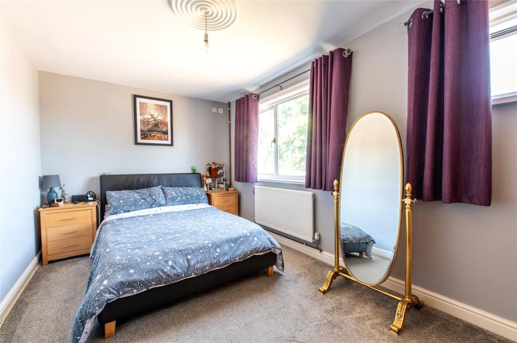 House in Gravesham, Gravesend - More