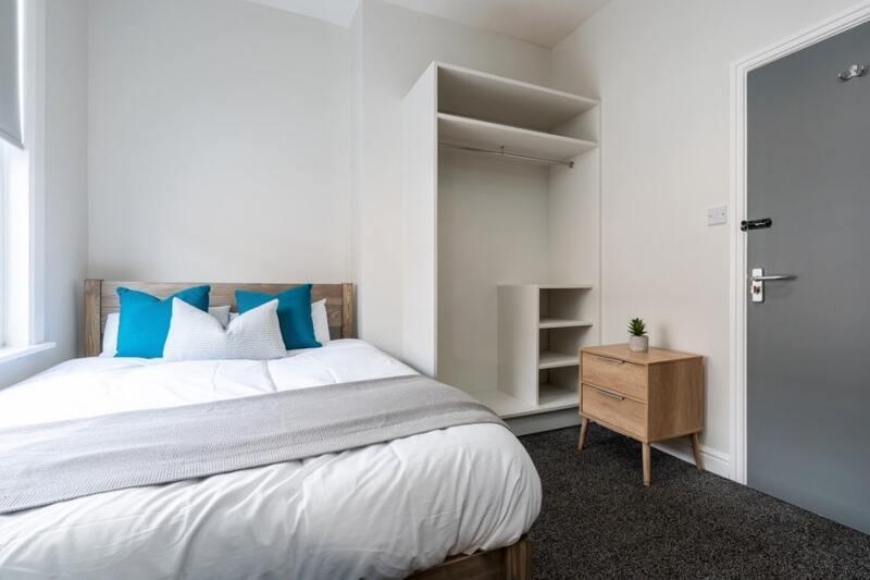 6 bedroom property for rent